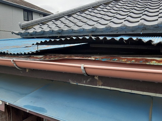 トタン屋根の破損